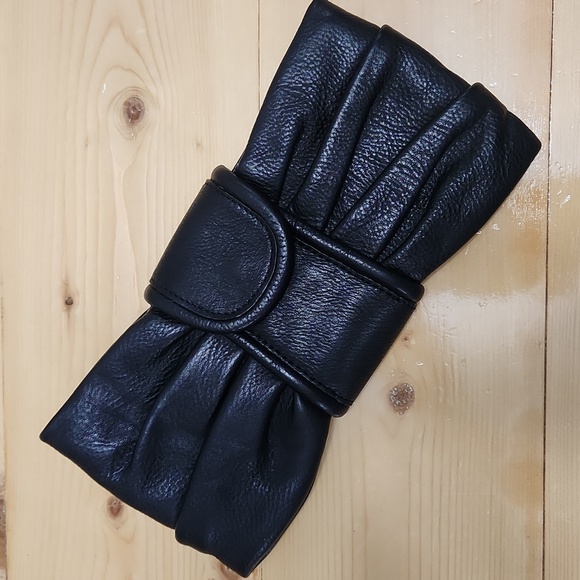 Banana Republic Bow Clutch Wallet Leather Black - Picture 5 of 15